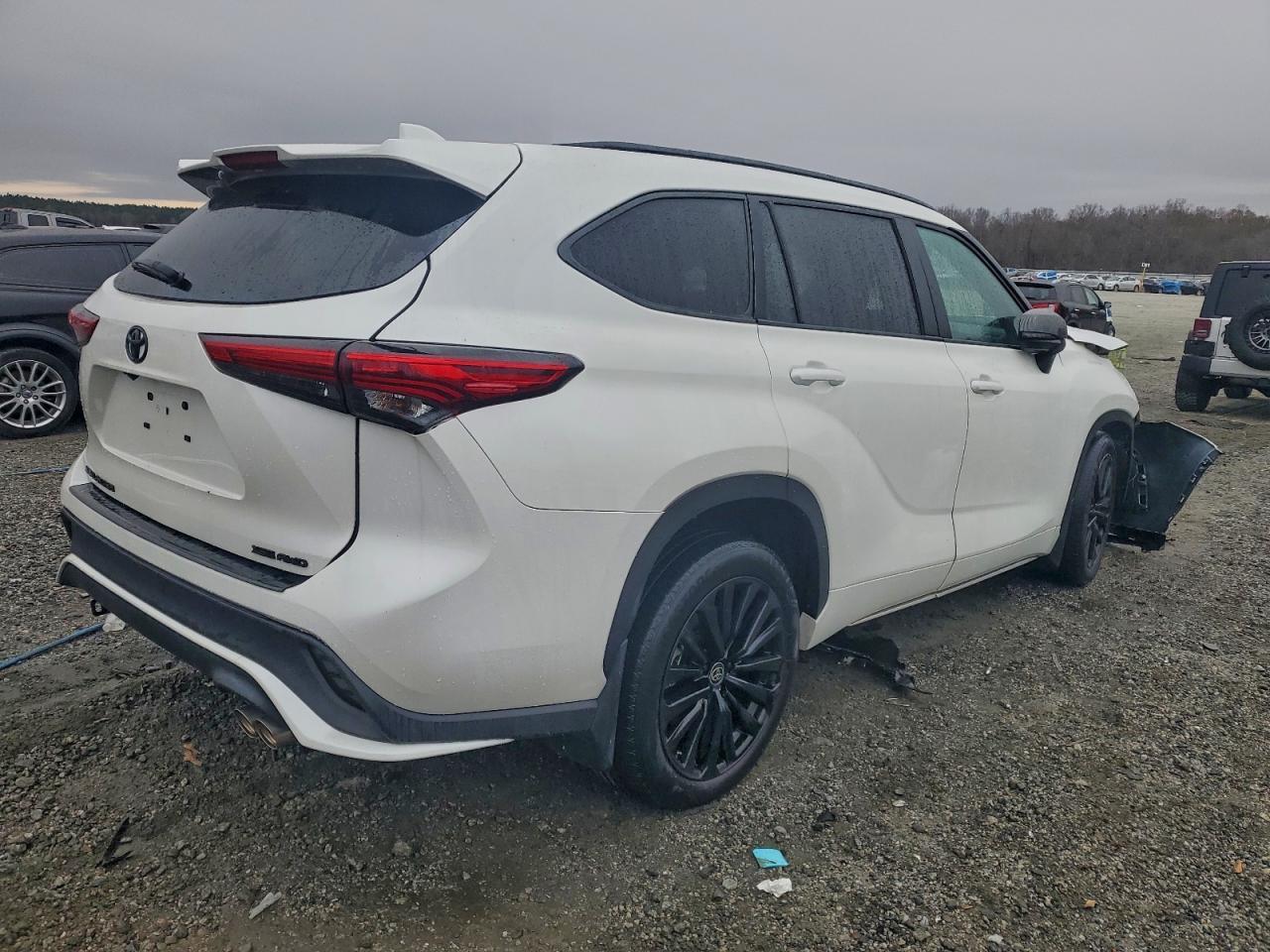 2023 Toyota Highlander L - Фото 3