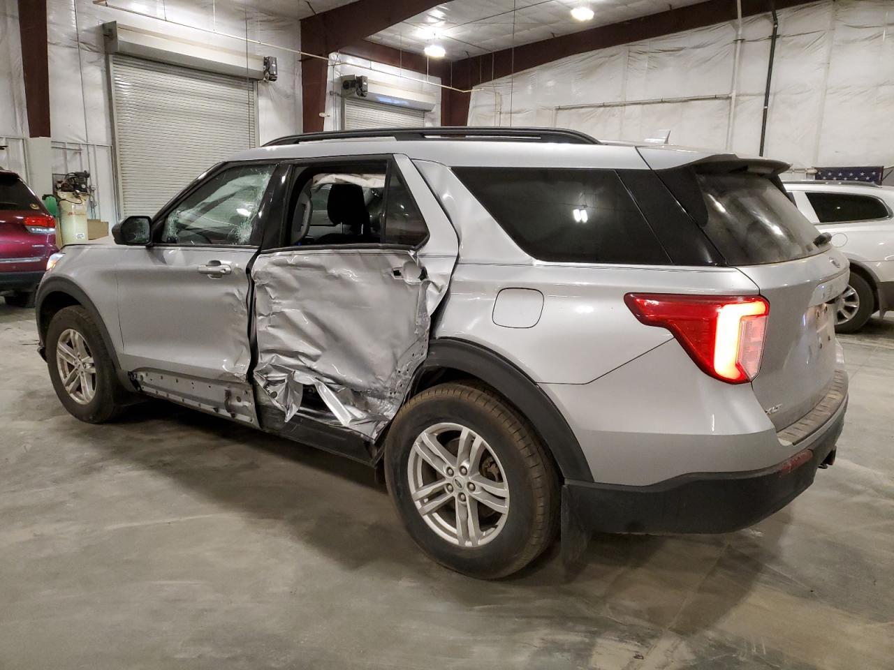 2020 Ford Explorer Xlt - Фото 2