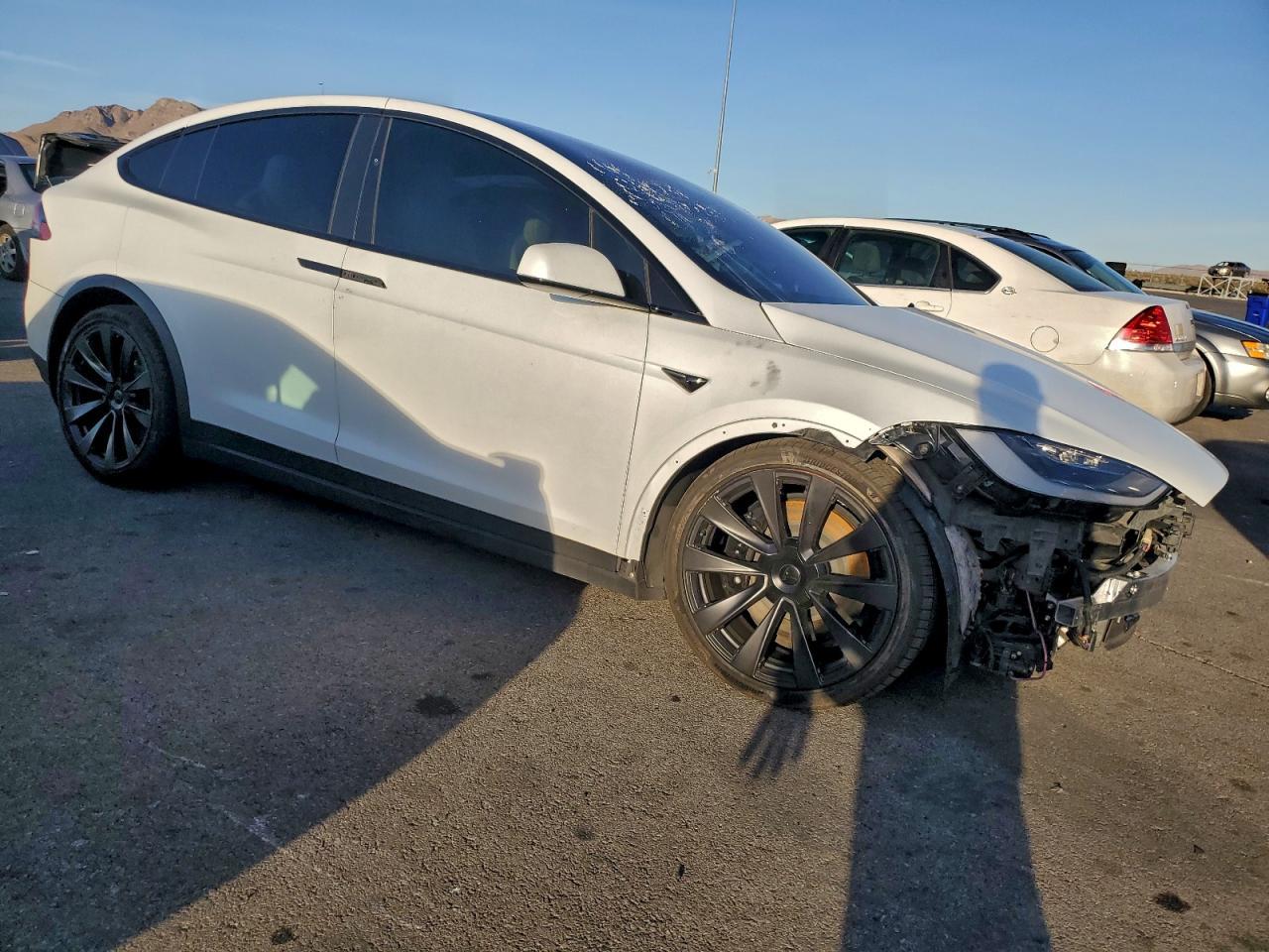 2022 Tesla Model X - Фото 4