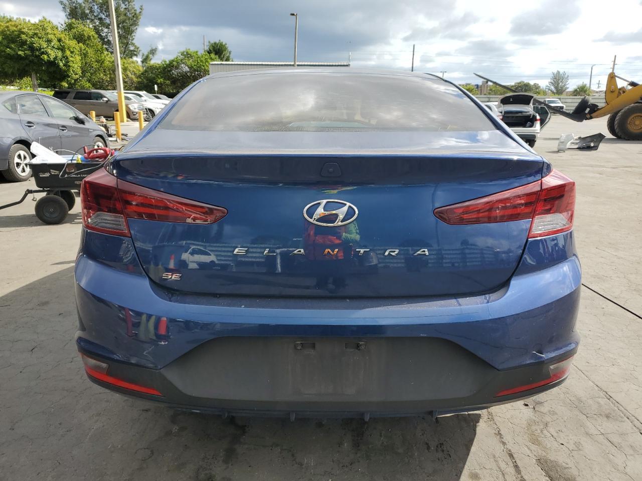 2020 Hyundai Elantra Se - Image 6