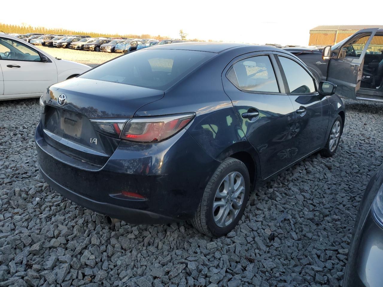 2017 Toyota Yaris Ia - Фото 3
