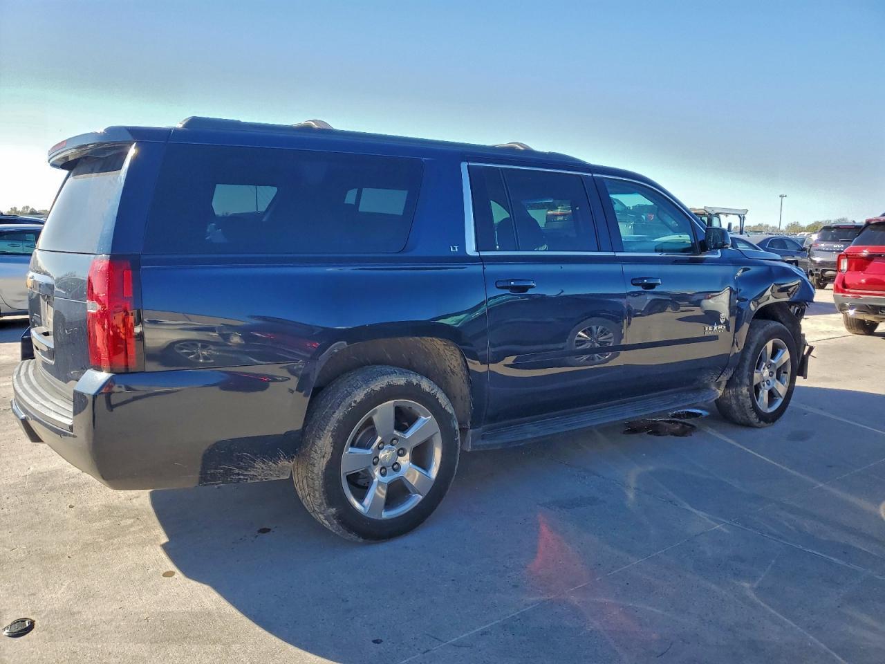 2018 Chevrolet Suburban C1500 Lt - Image 3