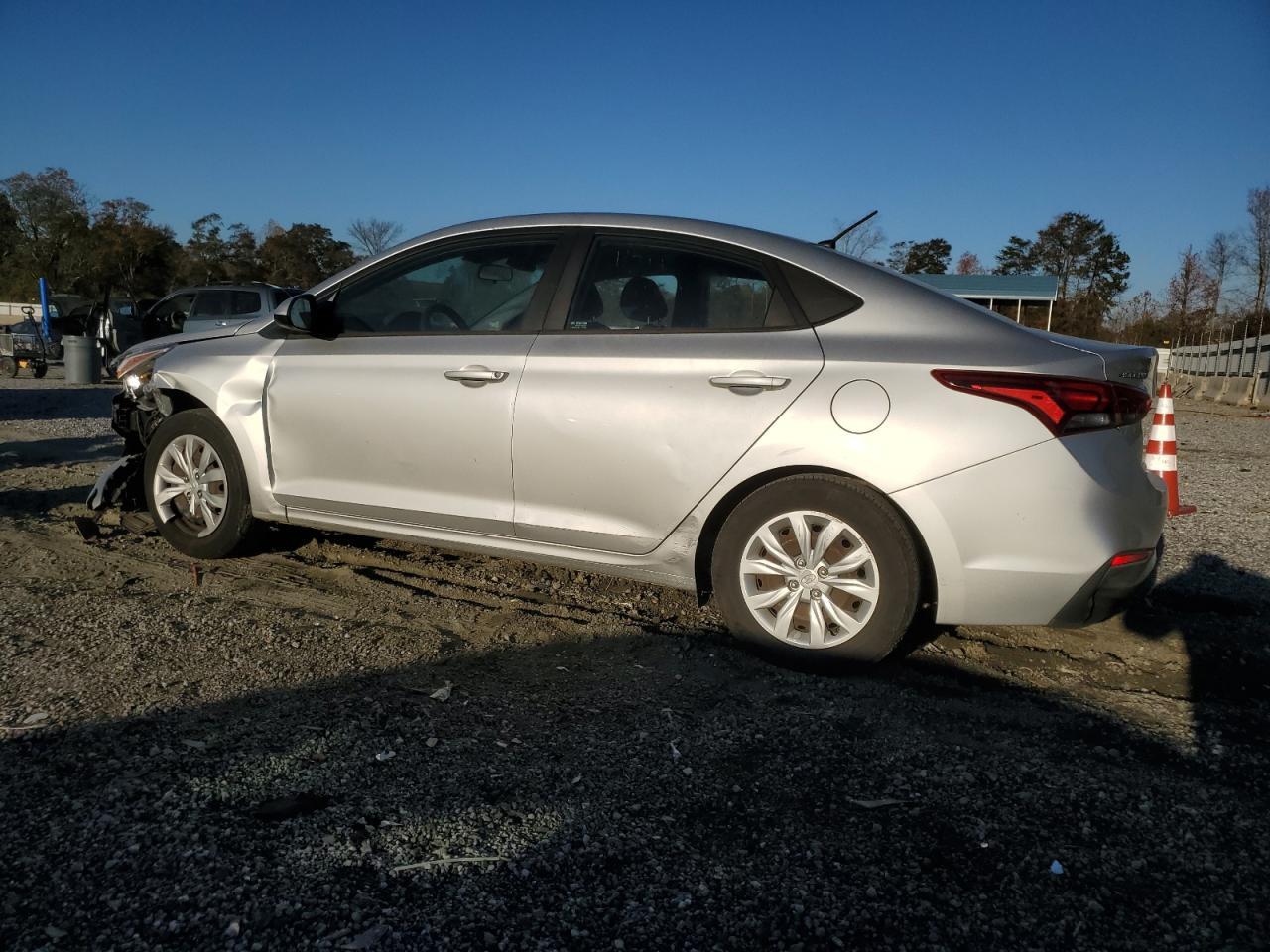 2019 Hyundai Accent Se - Фото 2