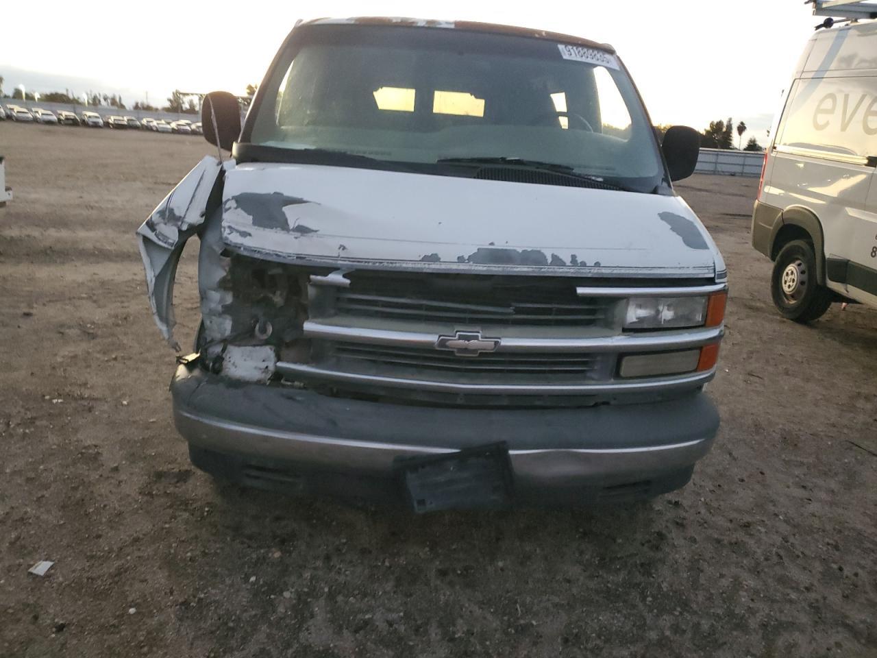 2000 Chevrolet Express G1500 - Image 5