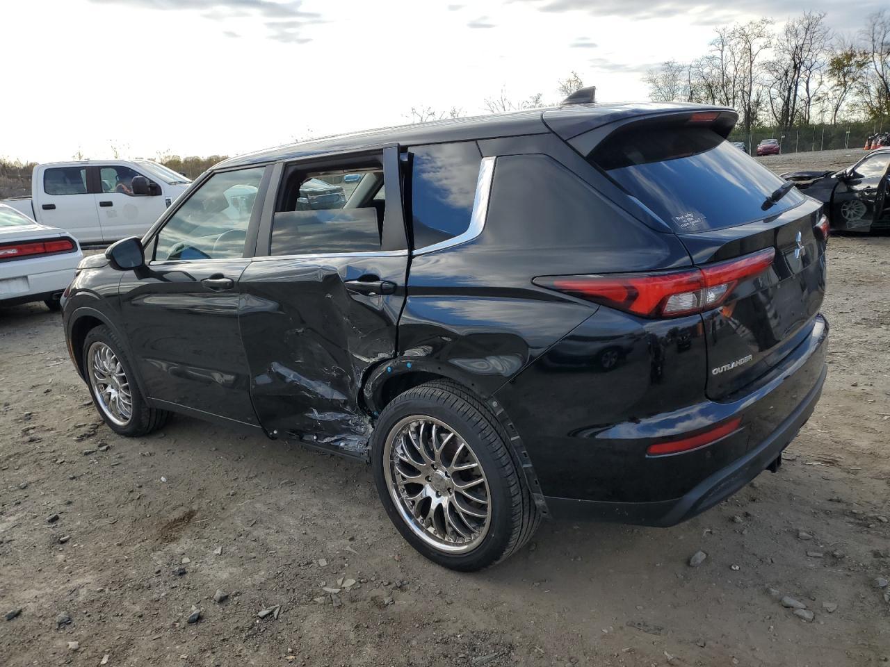 2022 Mitsubishi Outlander Es - Фото 2