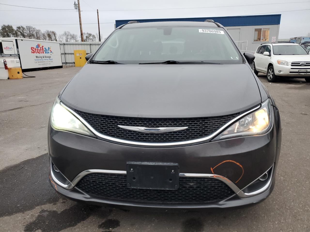 2017 Chrysler Pacifica Touring L - Фото 5