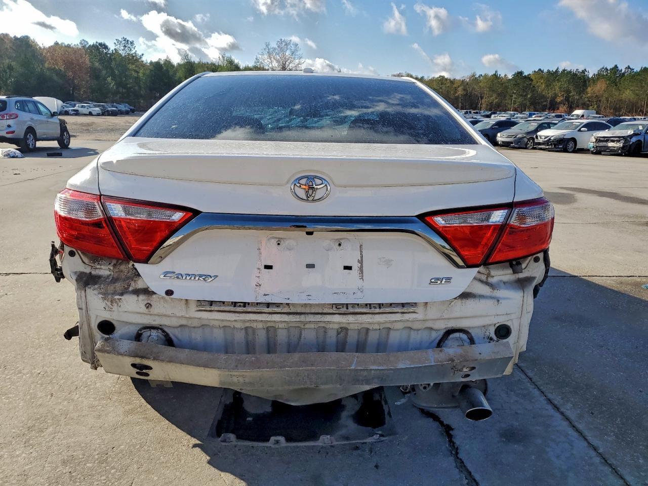 2016 Toyota Camry Le - Фото 6