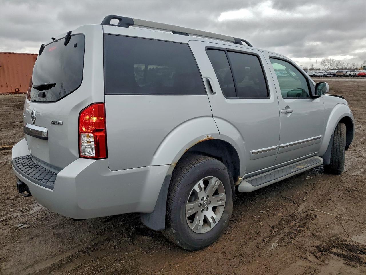 2012 Nissan Pathfinder S - Image 3