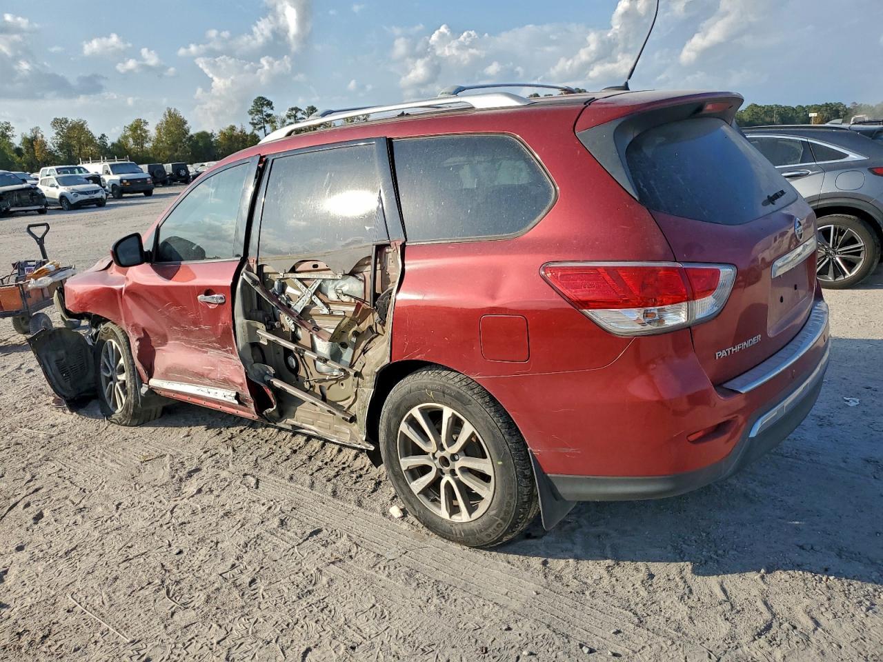 2015 Nissan Pathfinder S - Фото 2