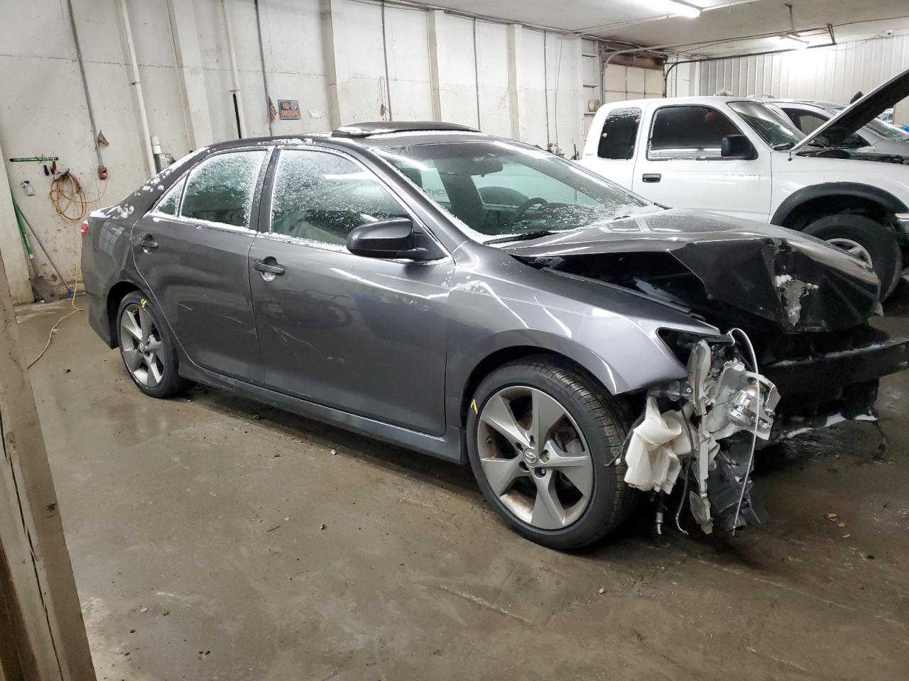 2014 Toyota Camry L - Фото 4