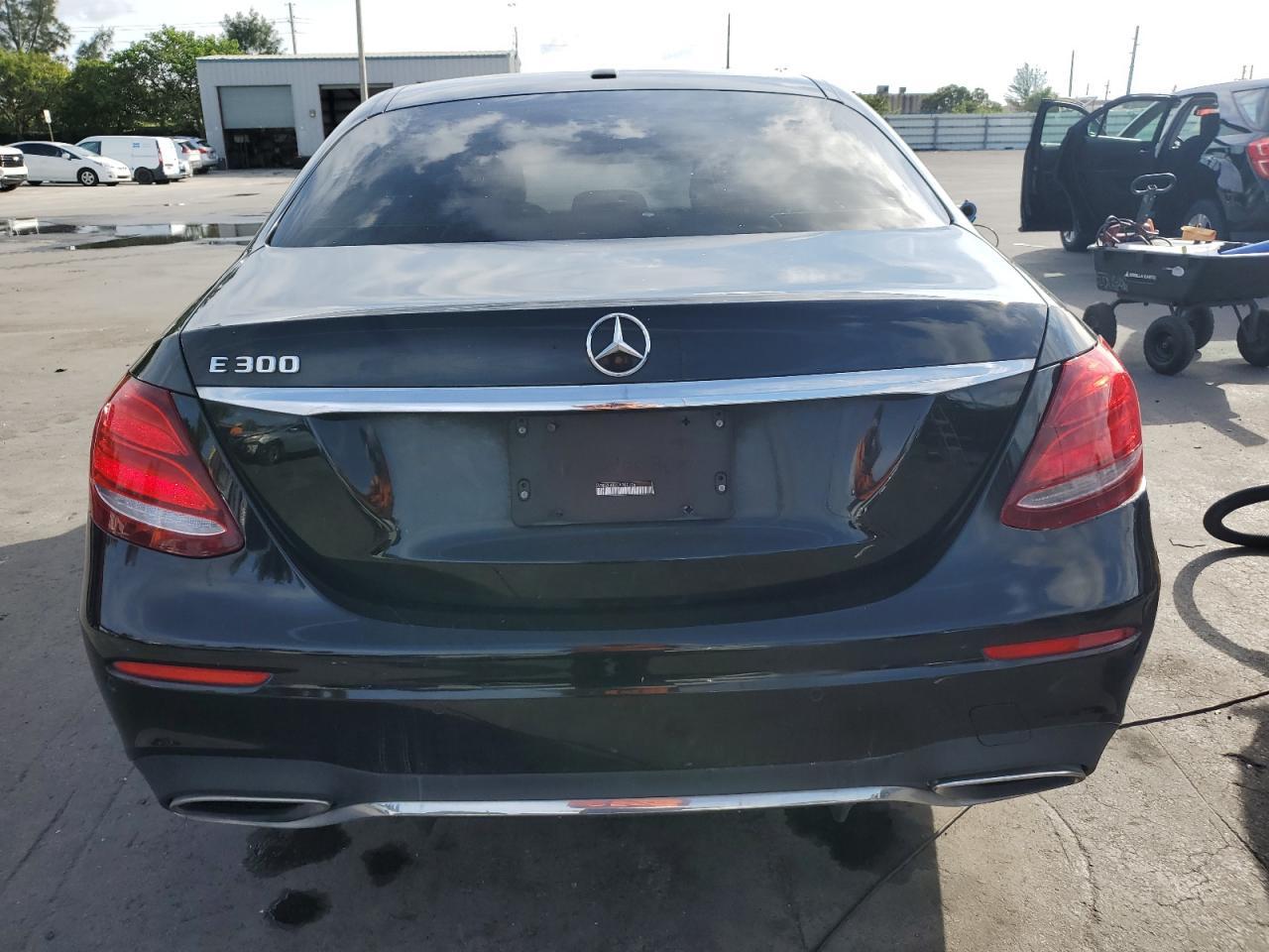 2018 Mercedes-Benz E 300 - Фото 6