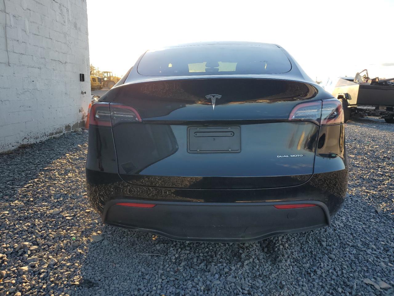 2023 Tesla Model Y - Image 6