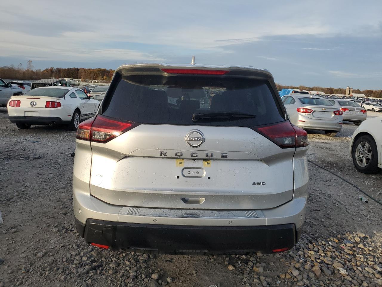 2025 Nissan Rogue Sv - Image 6