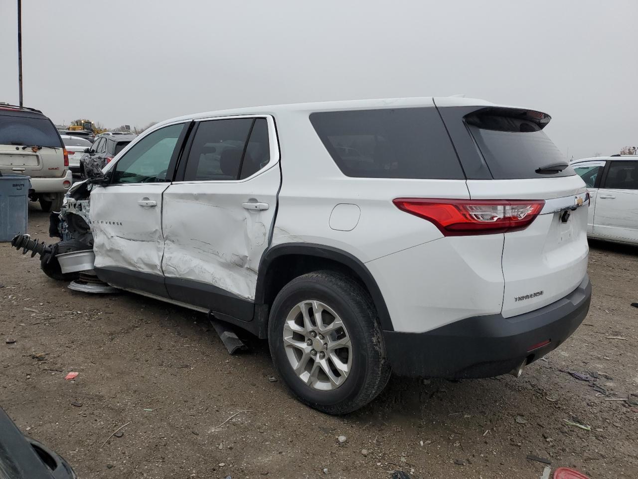 2020 Chevrolet Traverse Ls - Фото 2