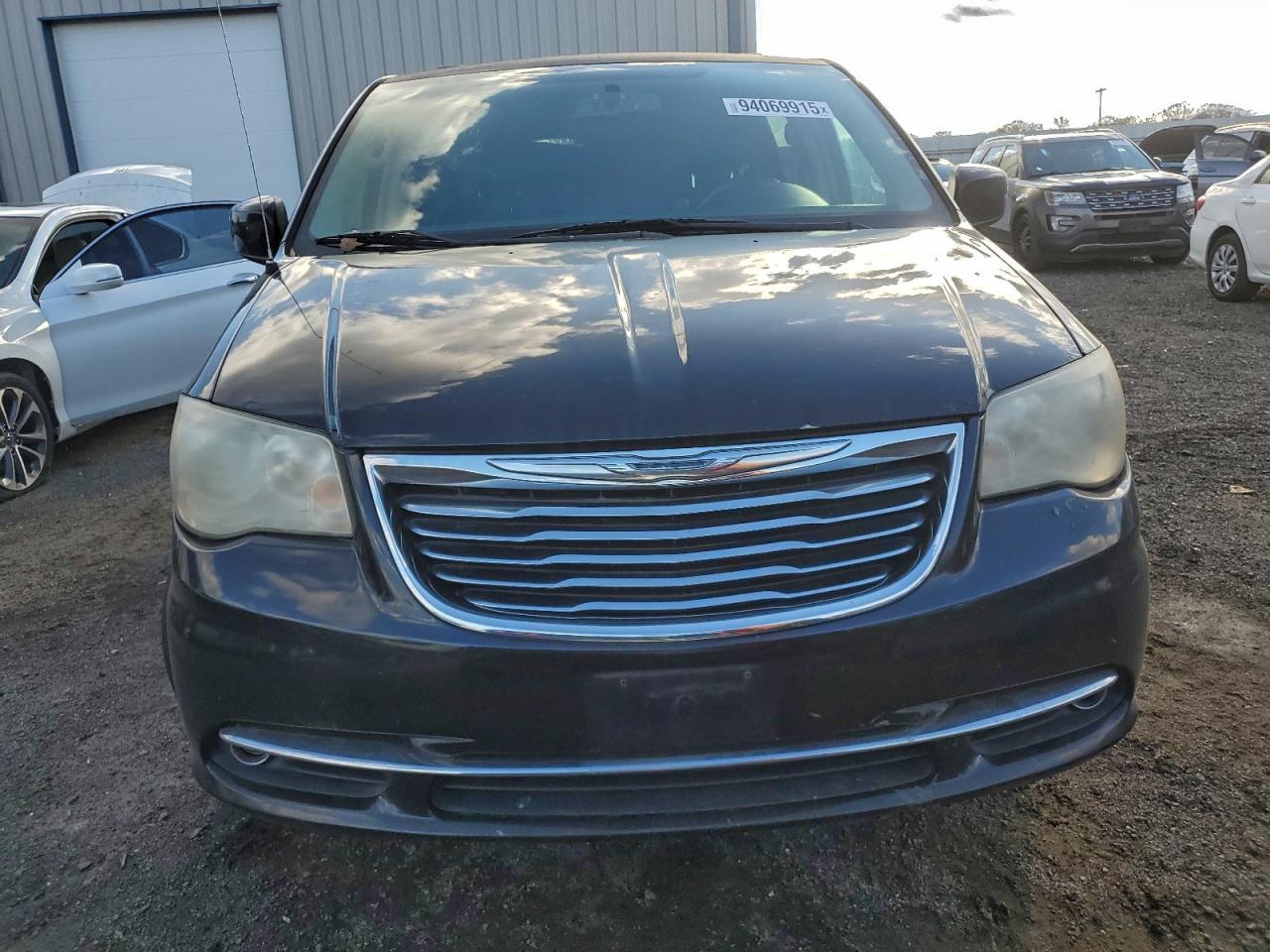 2013 Chrysler Town & Country Touring - Фото 5