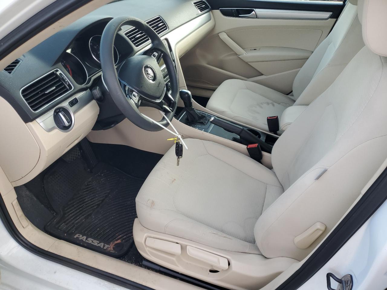 2017 Volkswagen Passat S - Фото 7