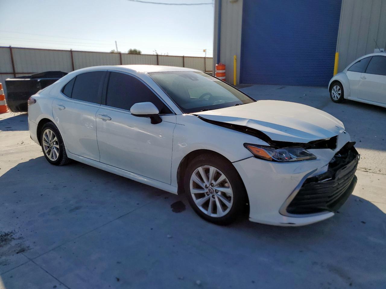 2021 Toyota Camry Le - Фото 4