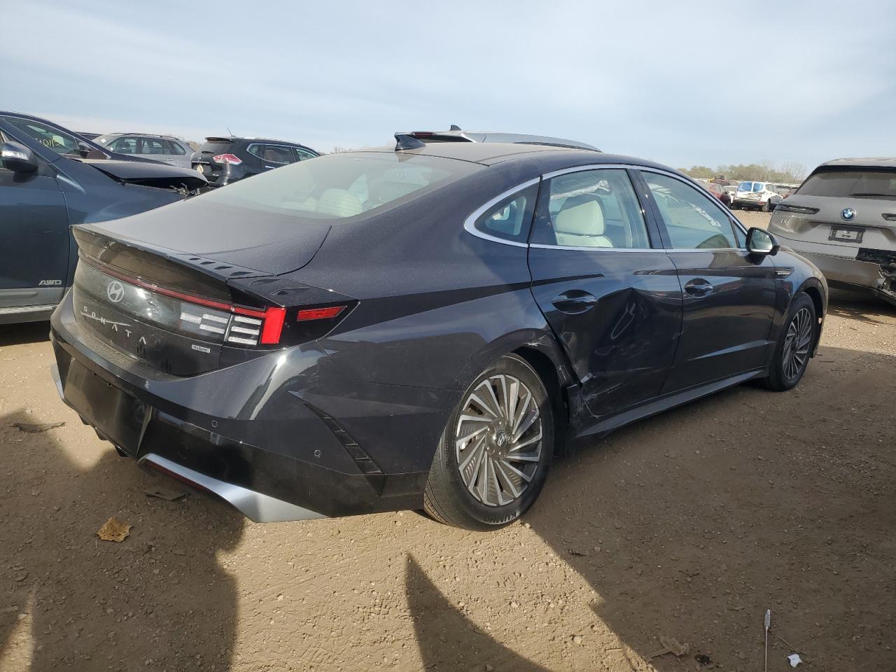 2025 Hyundai Sonata Hybrid - Image 3