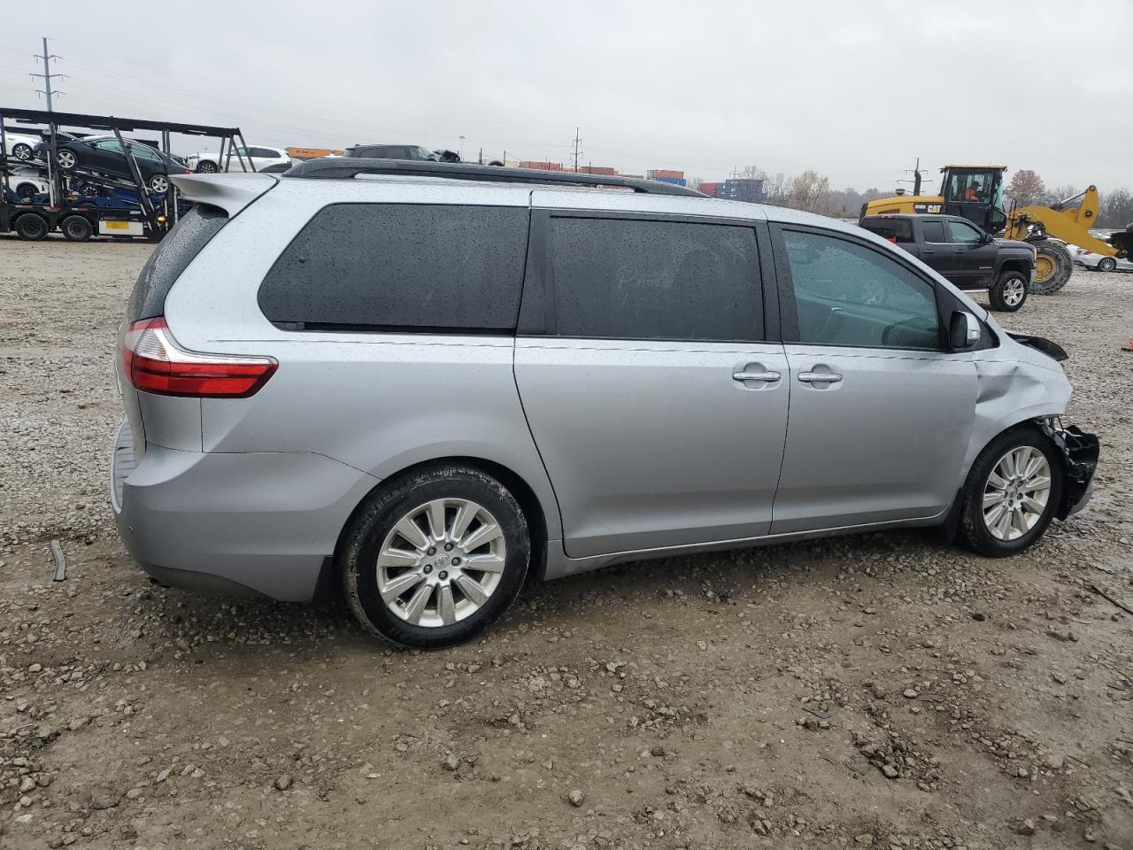 2016 Toyota Sienna - Фото 3