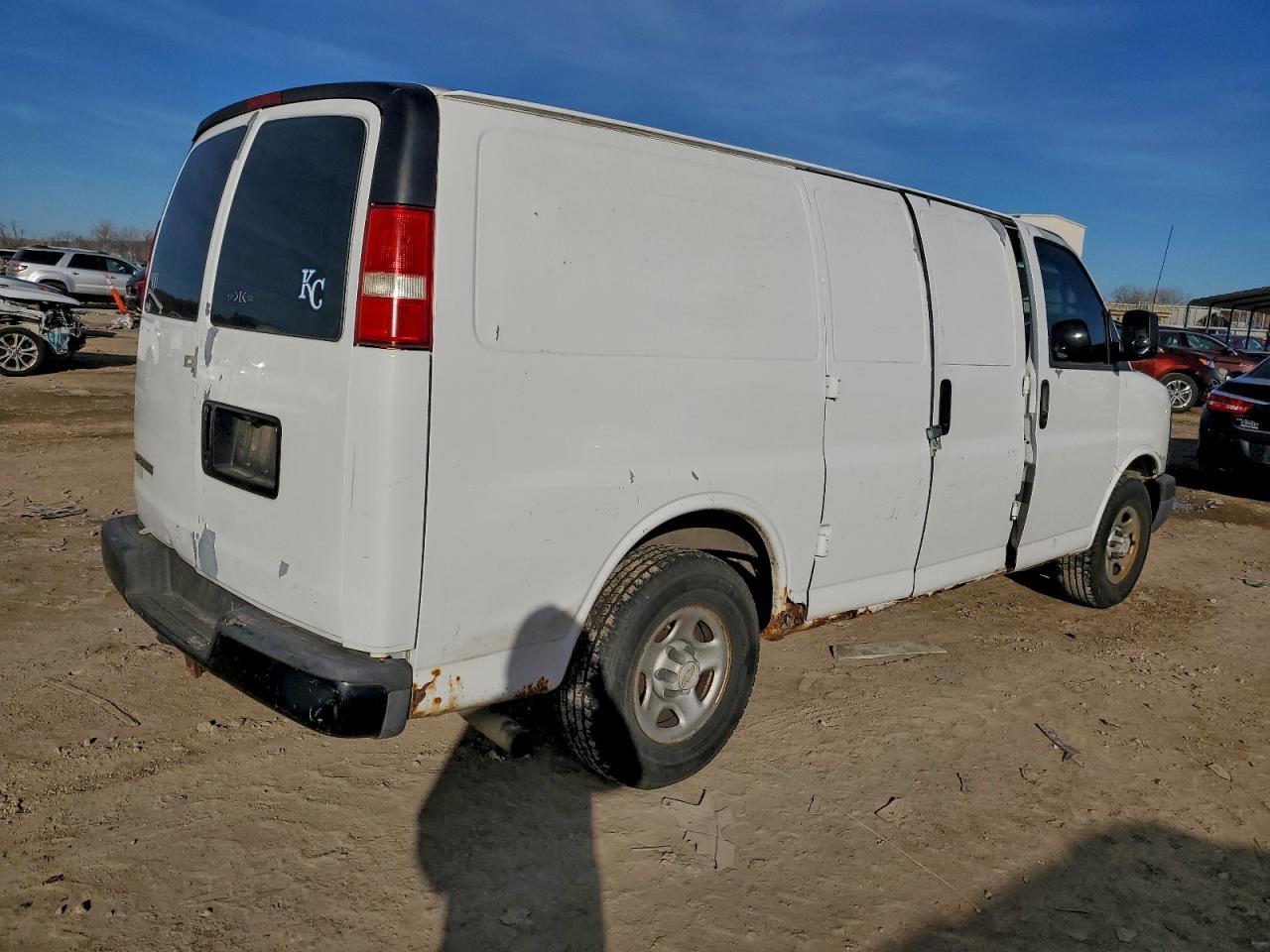2007 Chevrolet Express G1500 Delivery Van - Image 3