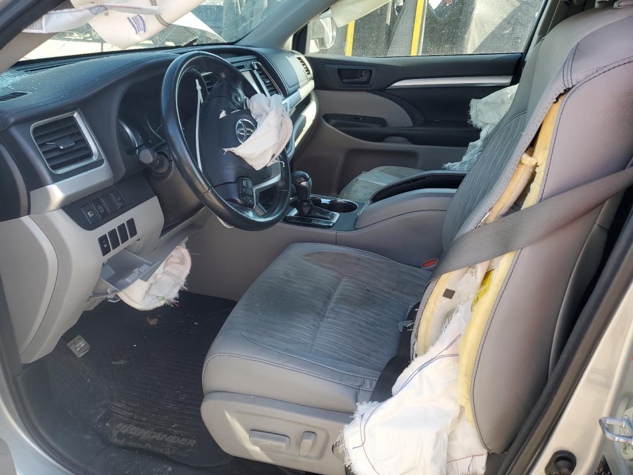 2017 Toyota Highlander Le - Фото 7