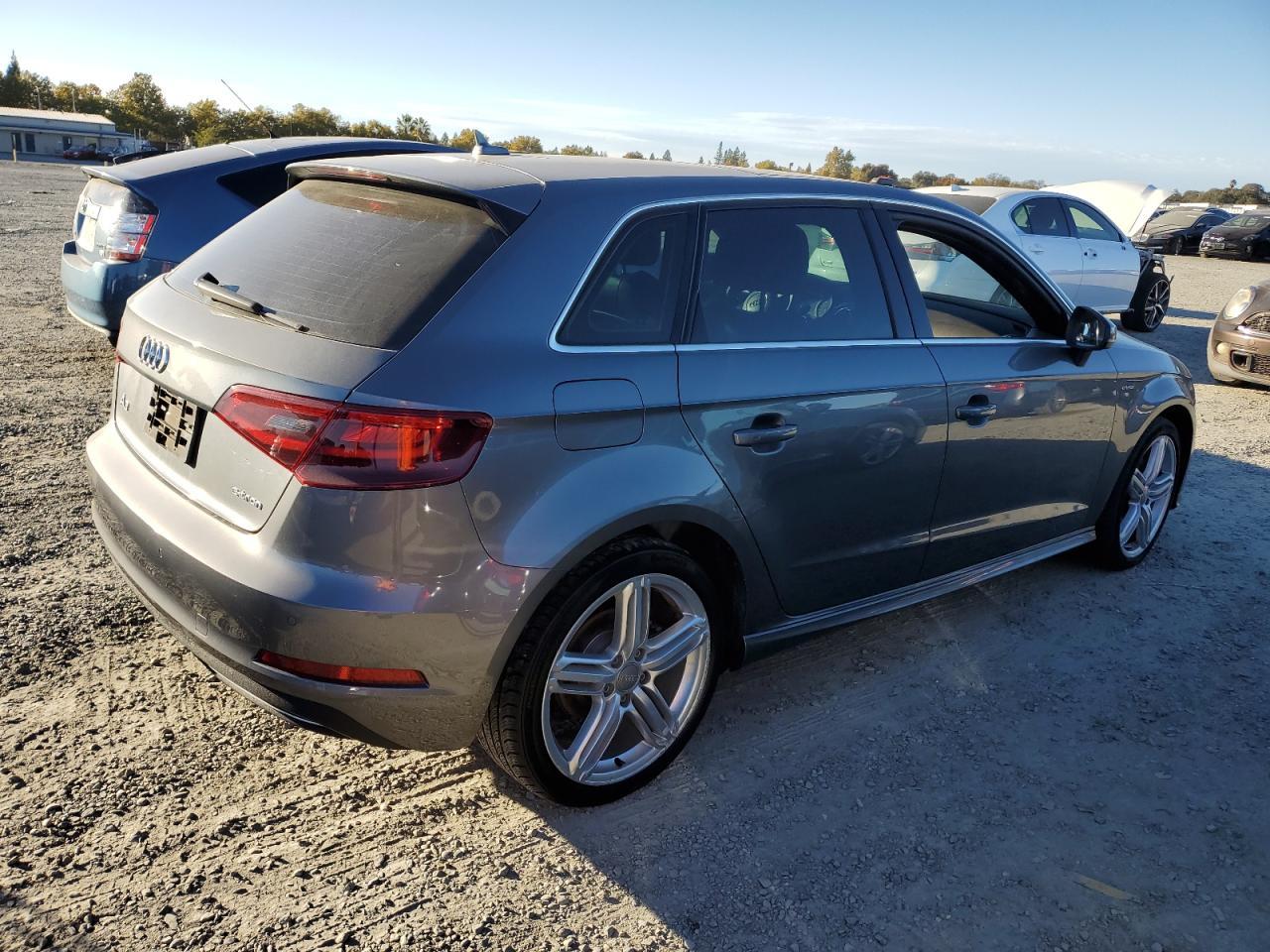 2016 Audi A3 E-Tron Premium Plus - Фото 3