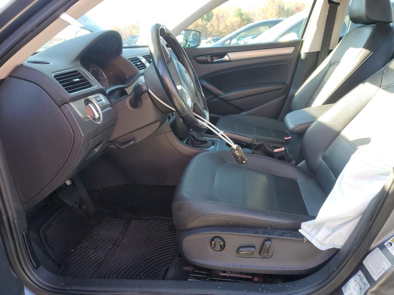 2015 Volkswagen Passat S - Image 7
