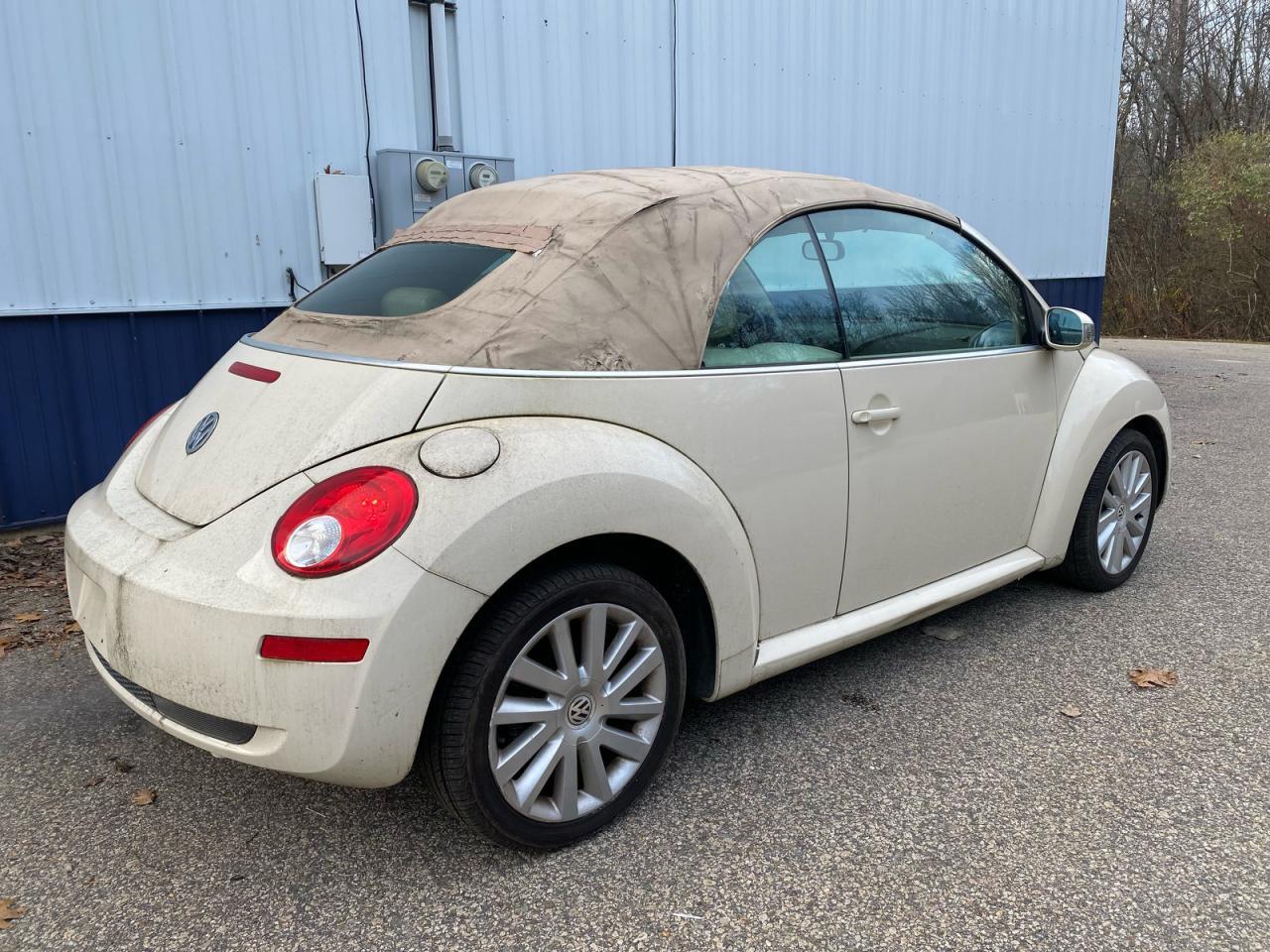 2009 Volkswagen New Beetle S - Image 4