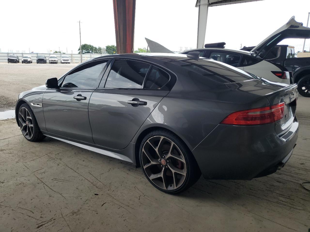 2017 Jaguar Xe R - Sport - Фото 2