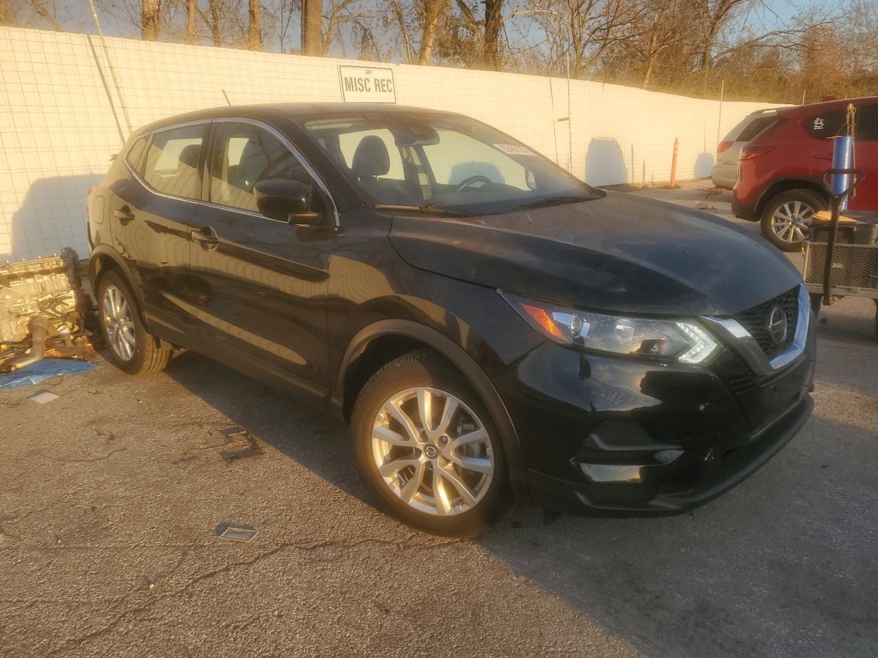 2021 Nissan Rogue Sport S - Фото 4