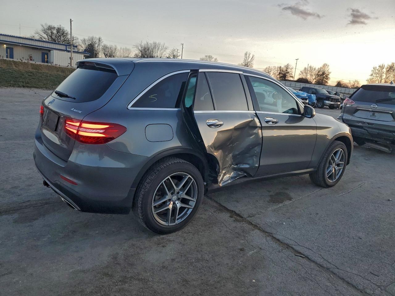 2016 Mercedes-Benz Glc 300 4Matic - Image 3