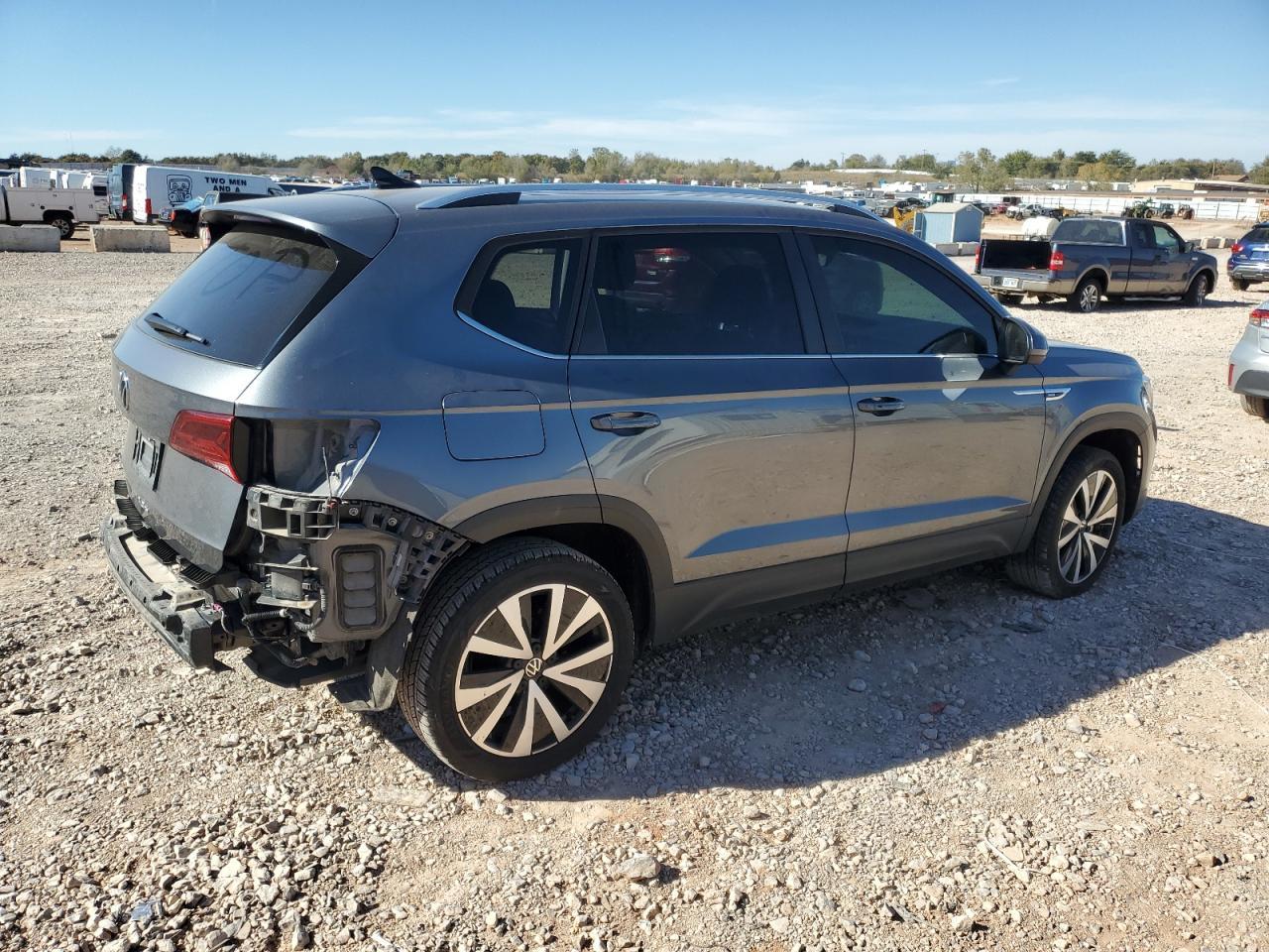 2024 Volkswagen Taos Se - Фото 3