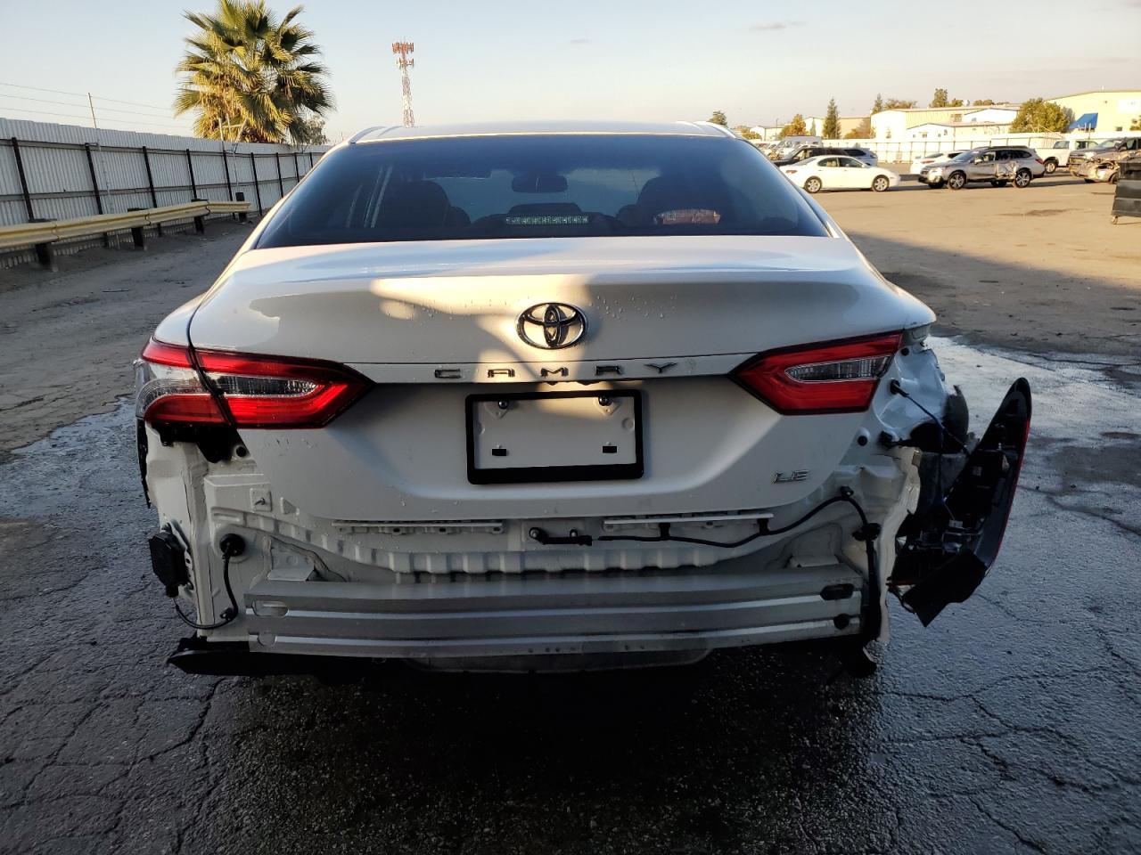 2018 Toyota Camry Le - Фото 6