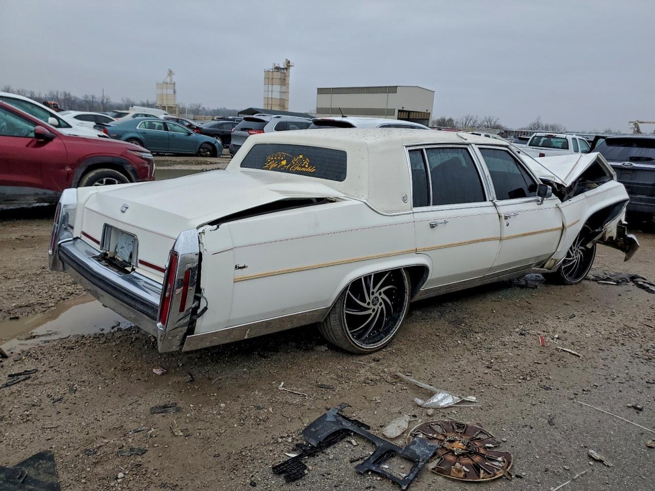 1989 Cadillac Brougham - Image 3