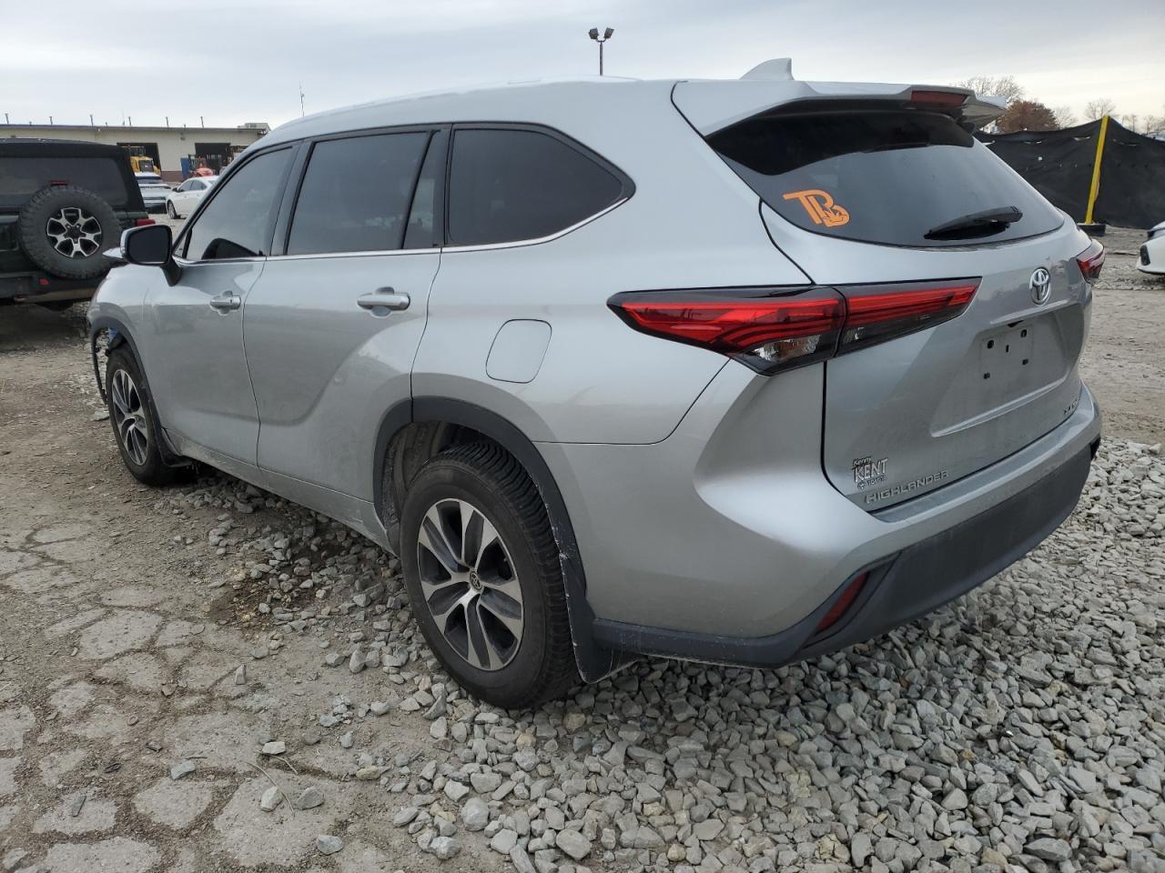 2020 Toyota Highlander Xle - Image 2