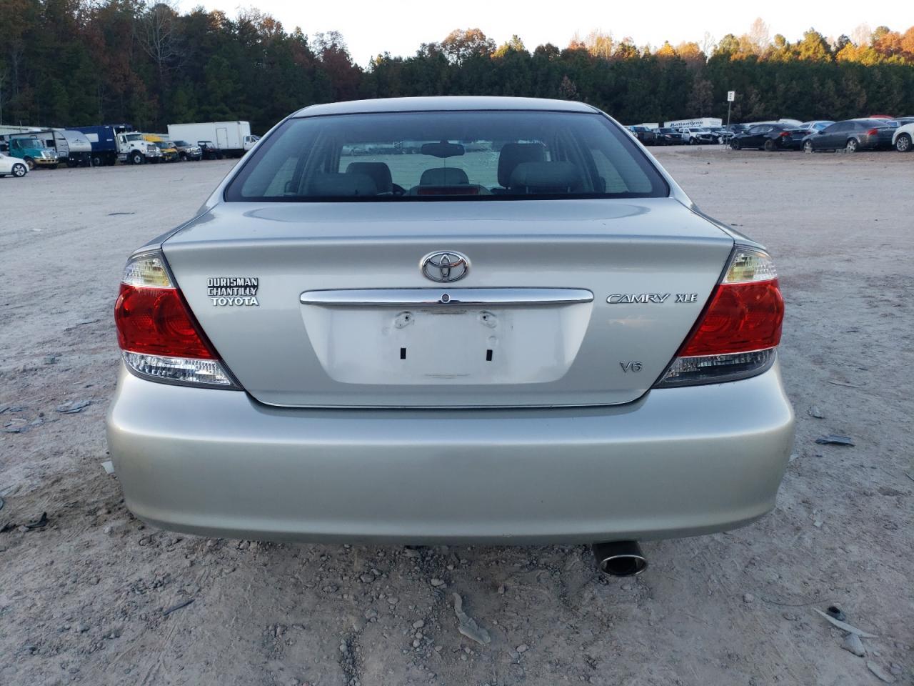 2005 Toyota Camry Le - Image 6