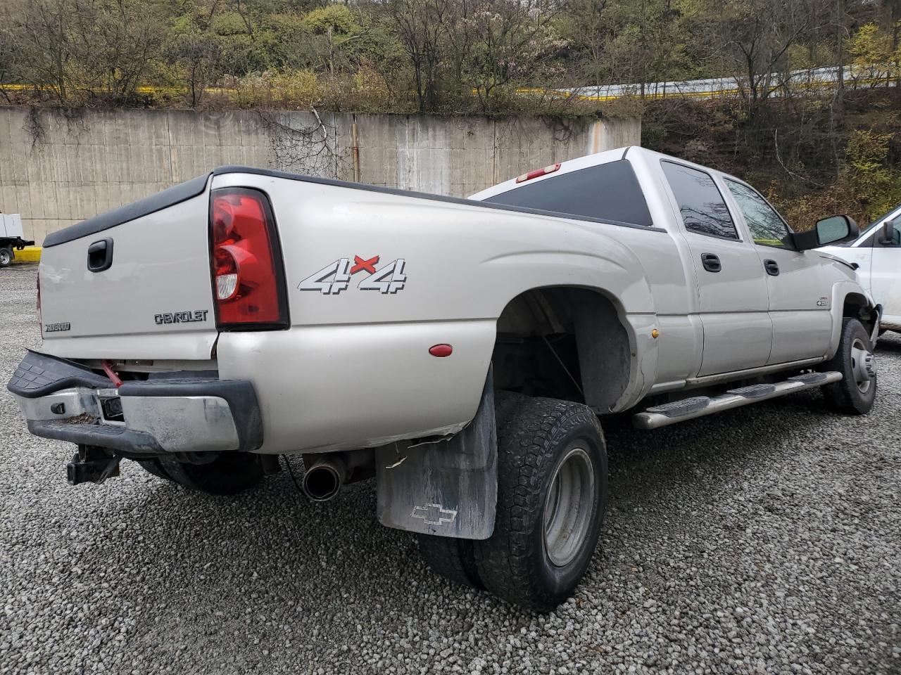 2005 Chevrolet Silverado K3500 - Фото 3