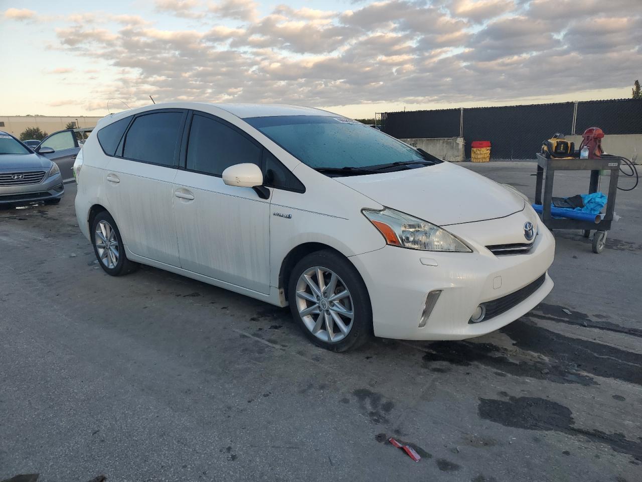 2012 Toyota Prius V - Фото 4