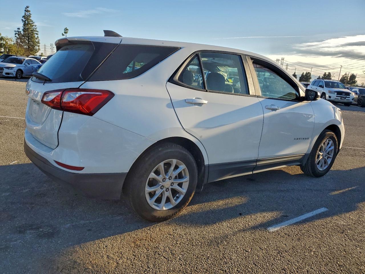 2021 Chevrolet Equinox Ls - Image 3