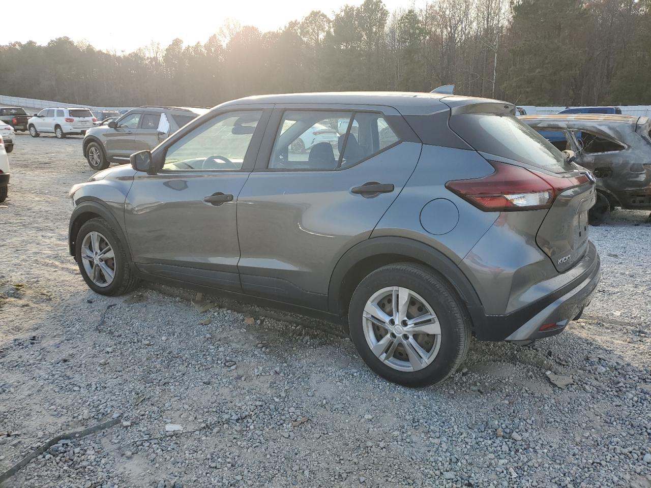 2021 Nissan Kicks S - Фото 2