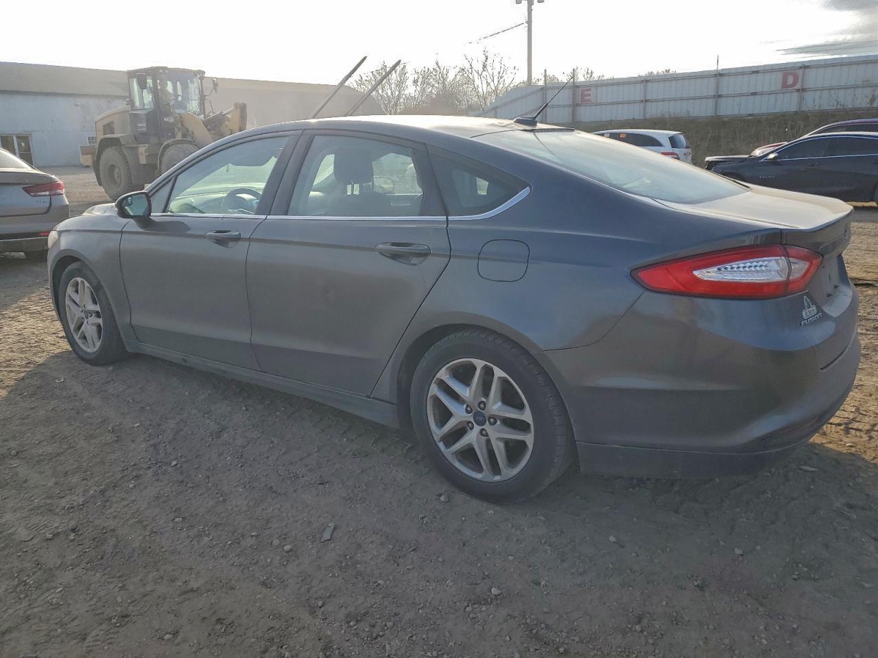 2015 Ford Fusion Se - Фото 2