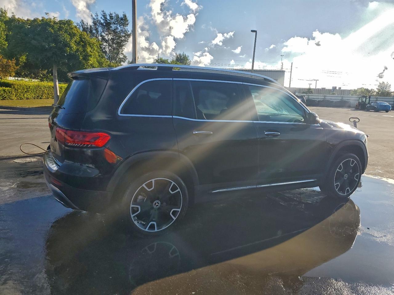 2023 Mercedes-Benz Glb 250 - Image 3