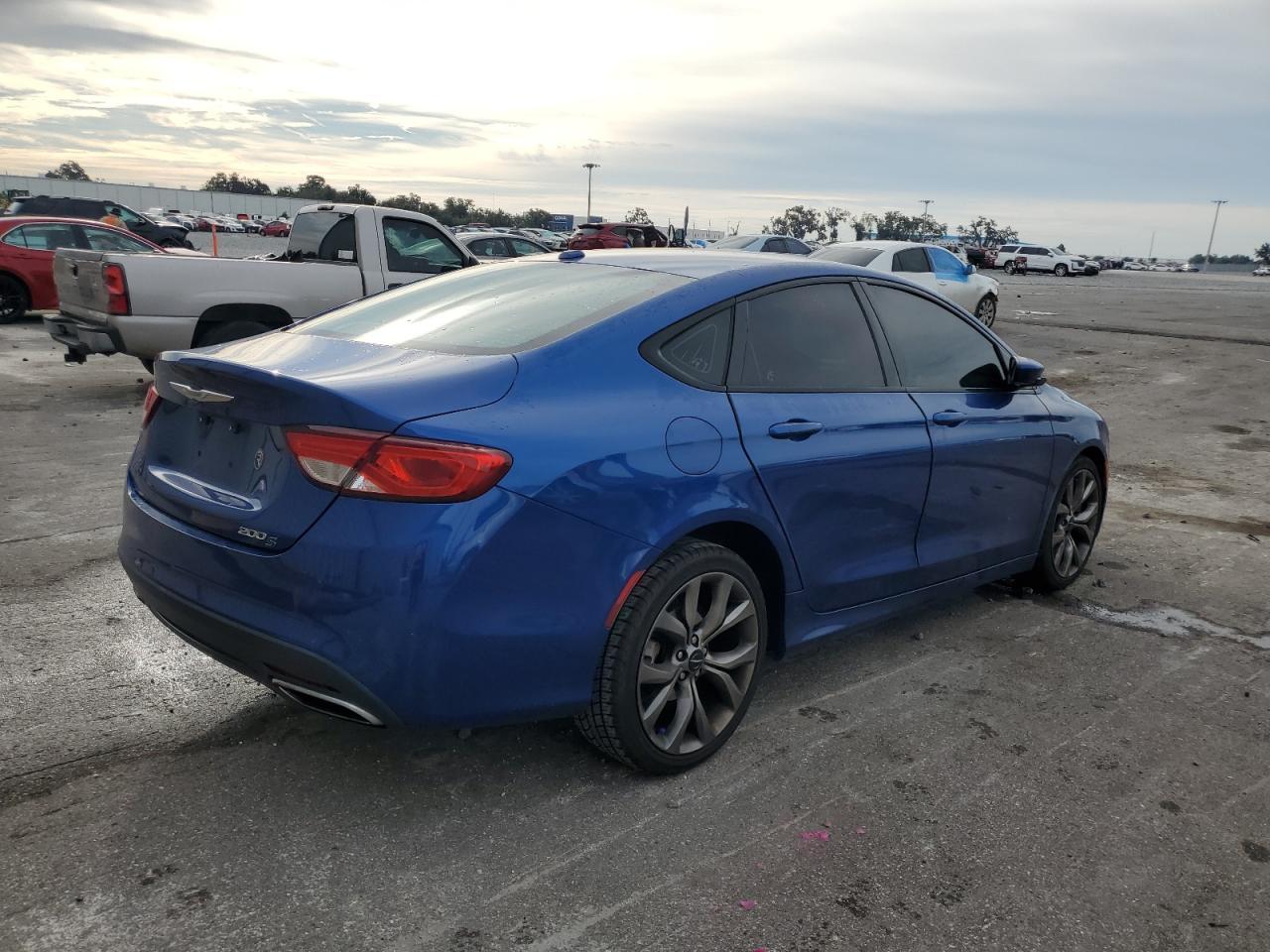 2015 Chrysler 200 S - Фото 3