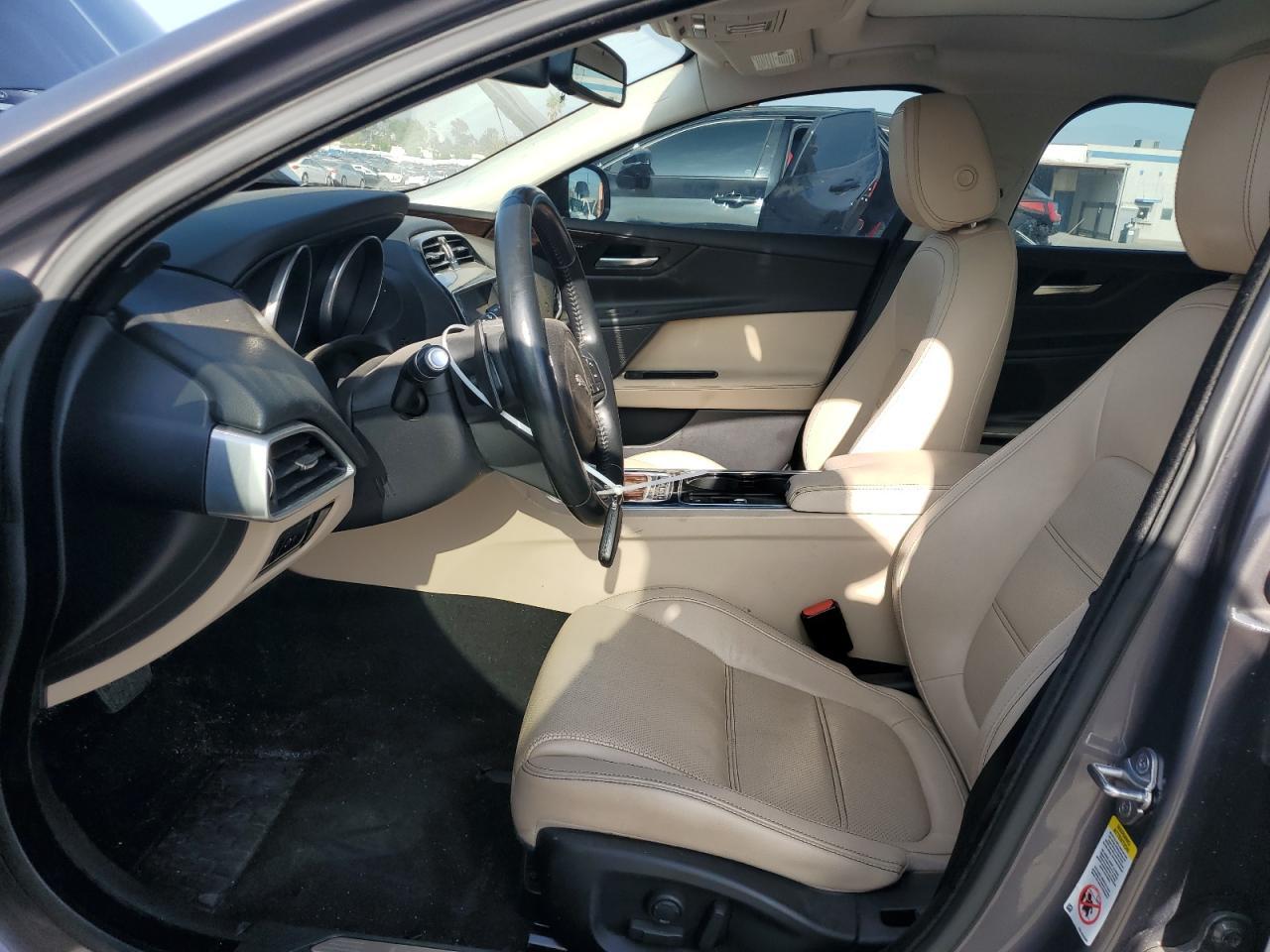 2017 Jaguar Xe Prestige - Фото 7