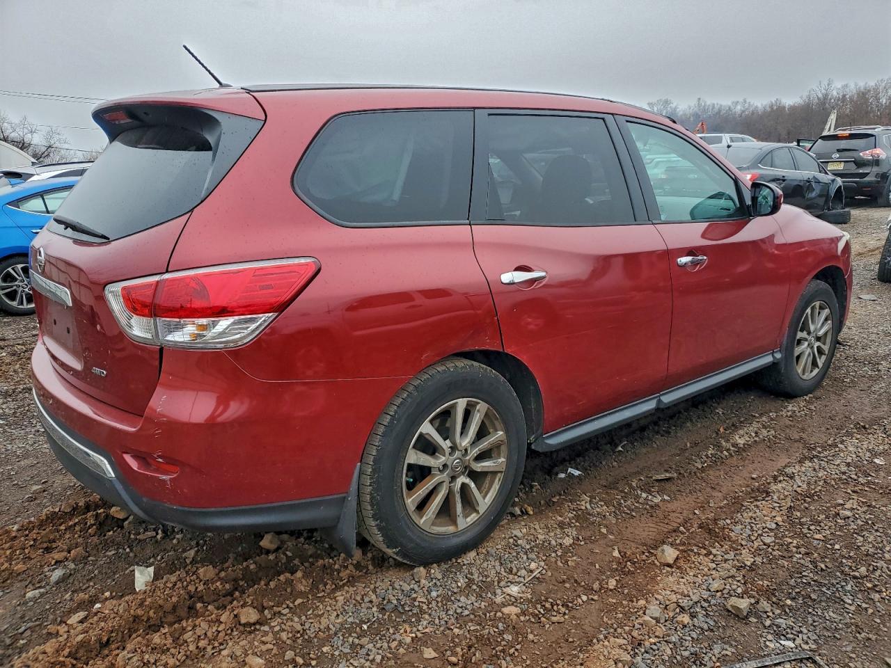 2014 Nissan Pathfinder S - Image 3