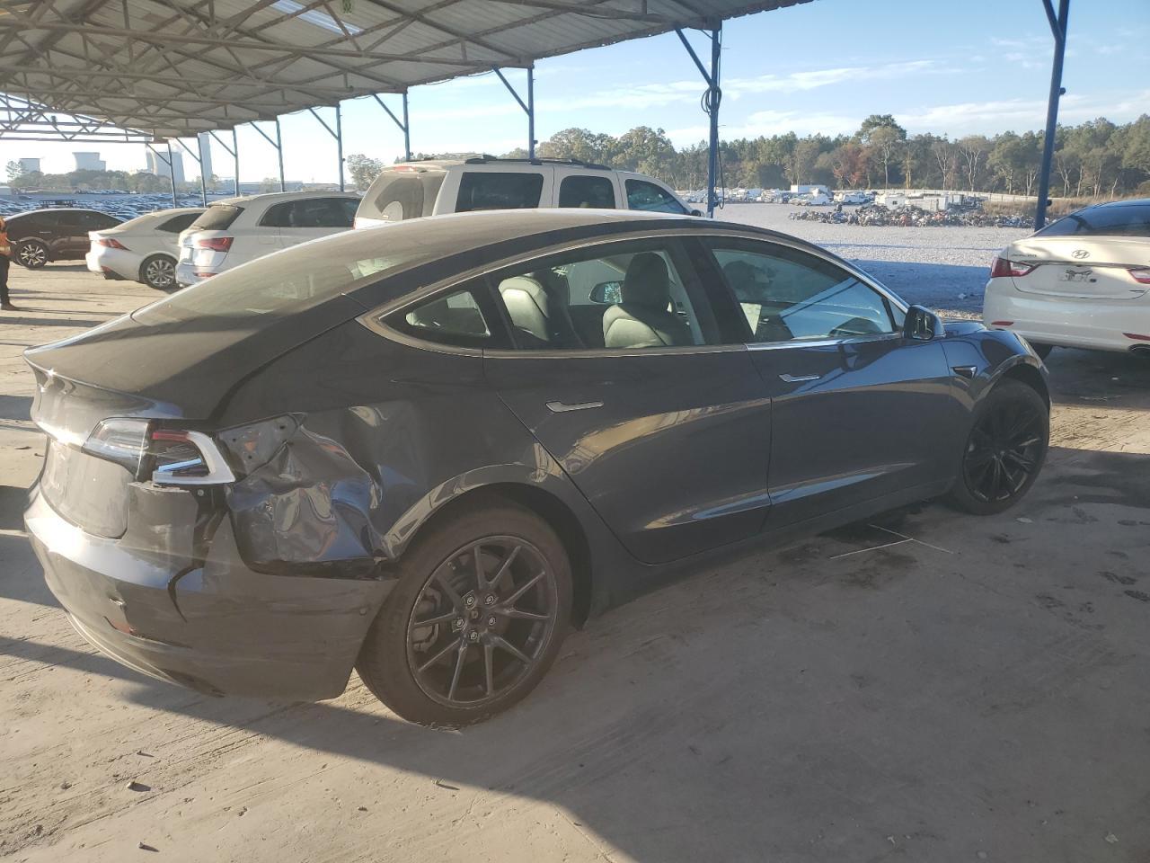 2018 Tesla Model 3 - Фото 3