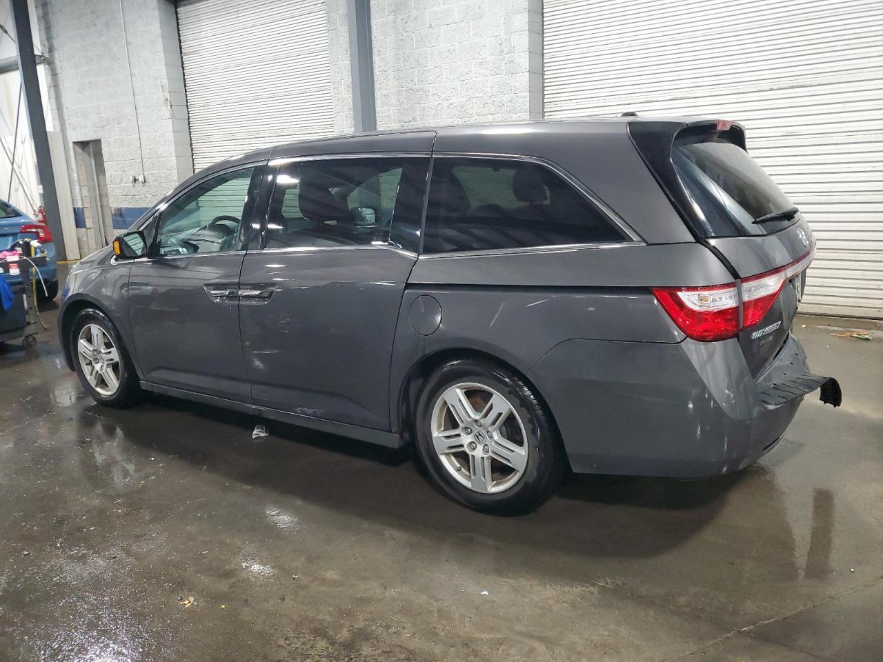 2013 Honda Odyssey Touring - Фото 2