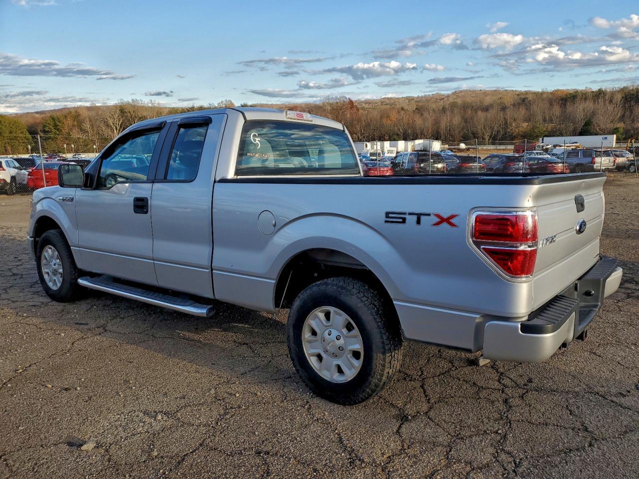 2013 Ford F150 Super Cab - Фото 2