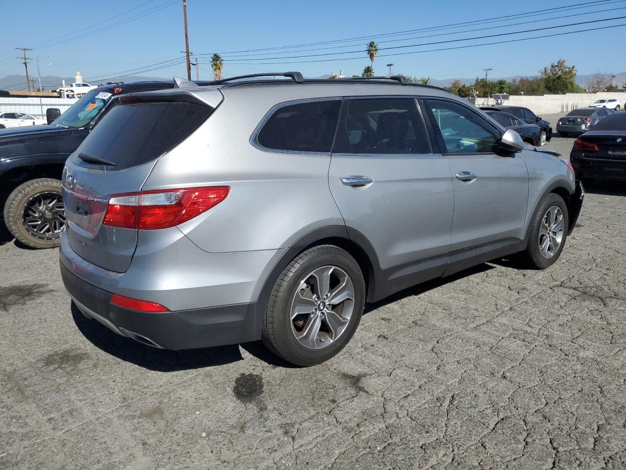 2015 Hyundai Santa Fe Gls - Image 3