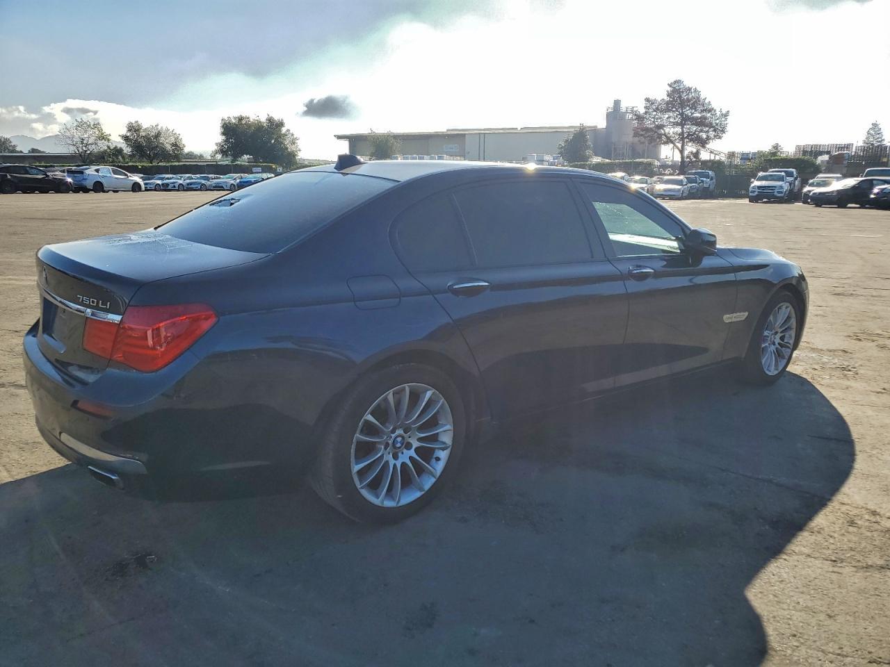 2010 BMW 750 Li xDrive - Image 3